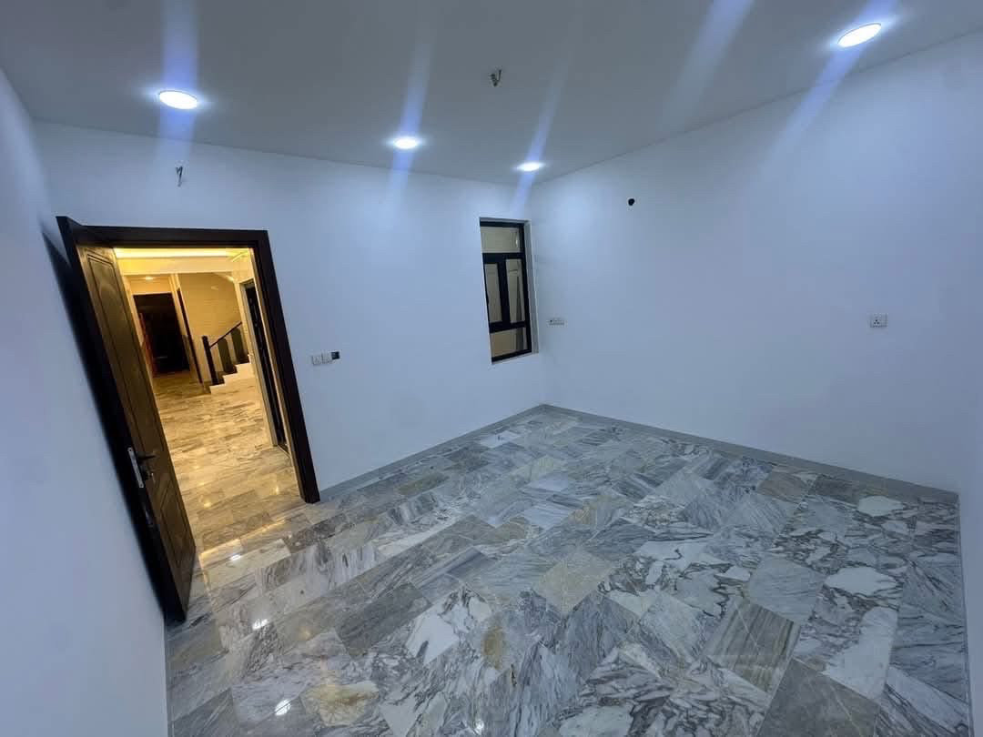 طابقين ونص 