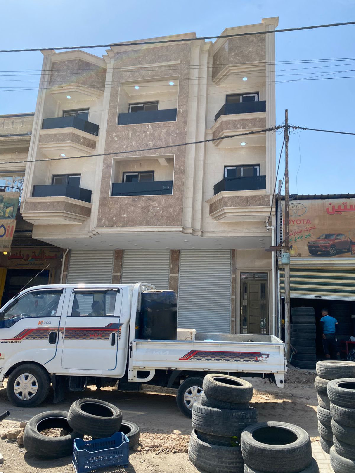 بناية تجارية للبيع