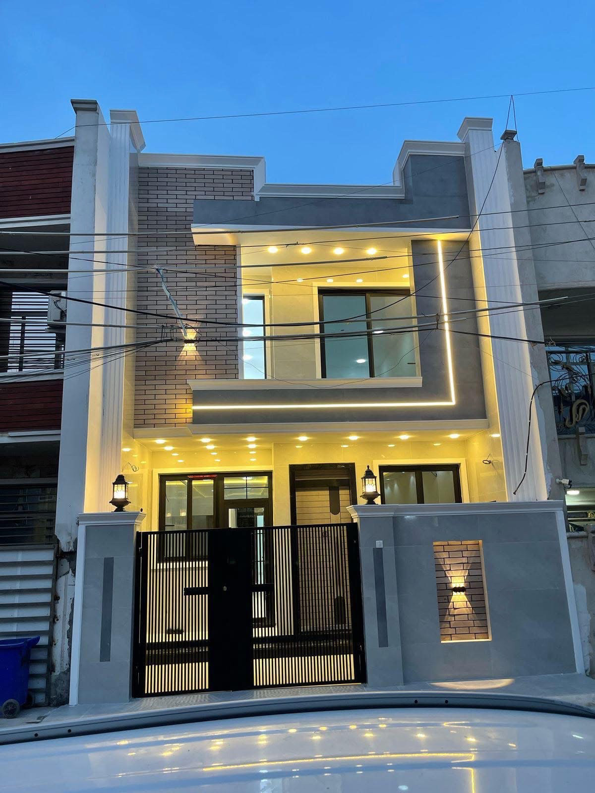 دار للبيع 120متر Vlp ثلاث طوابق 4غرف نوم سويت حي الجهاد الأساتذة 
