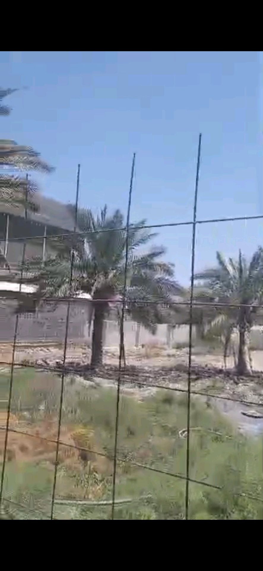 ارض زراعيه 1250 متر يوجد فيها بيت مساحته تقريبا 200 طابق واحد غرفتين وصاله وهول ومطبخ جبير وحديقه مشجره وورد موقعه طريق بغداد قريب مدينه سيد الاوصياء عامود 128 داخل فرع اسواق دولار تقريبا نص كيلو داخل الفرع عامود فرعي رقمه 19 قبل آخر بيت ماي وكهرباء ومولده وماي بئر هم موجود عقد ٢٥ تواصل ٠٧٧٤٠٤٨٢٢٢٠ - Thumbnail 2