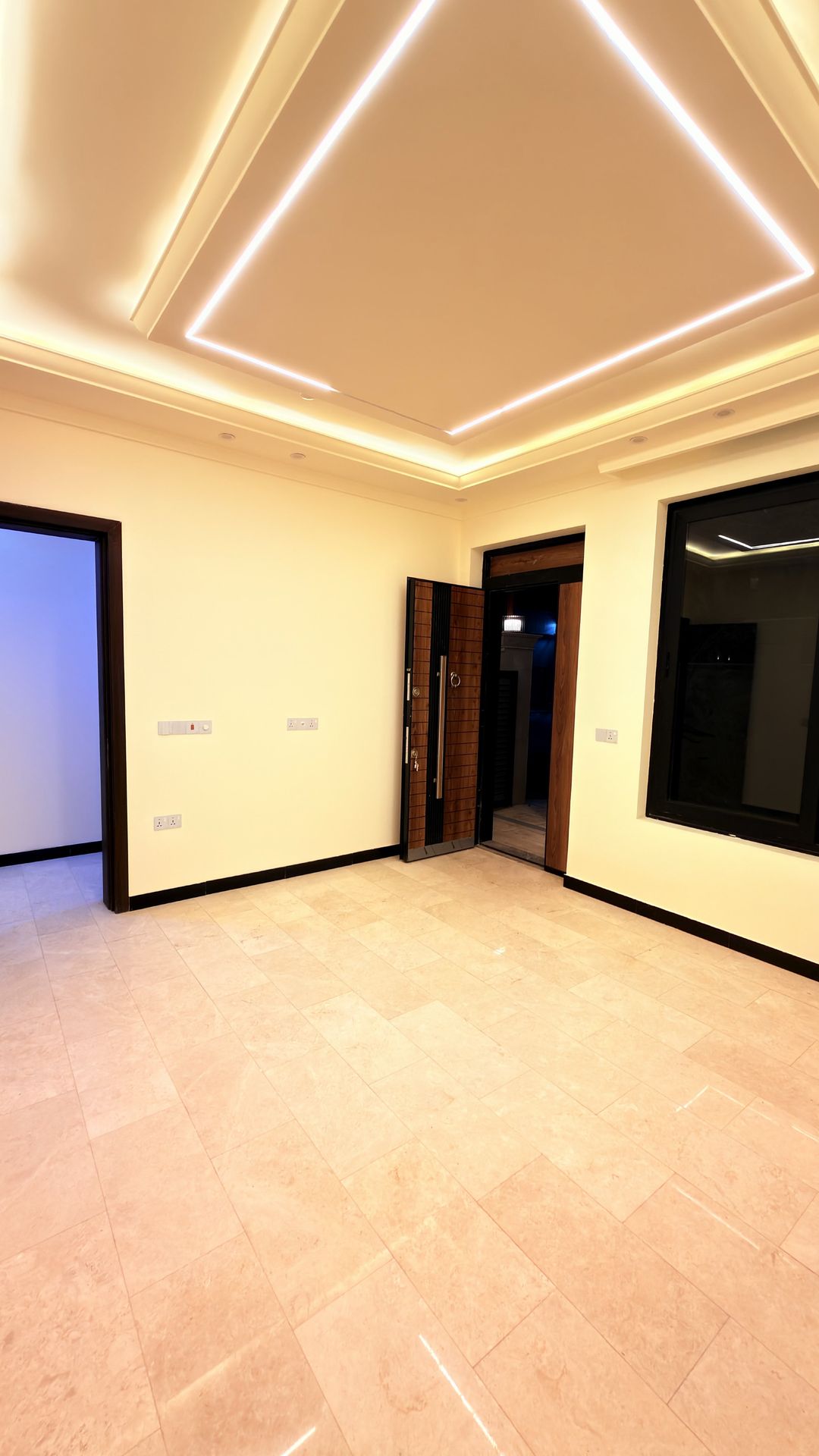 منزل طابقين ونص 