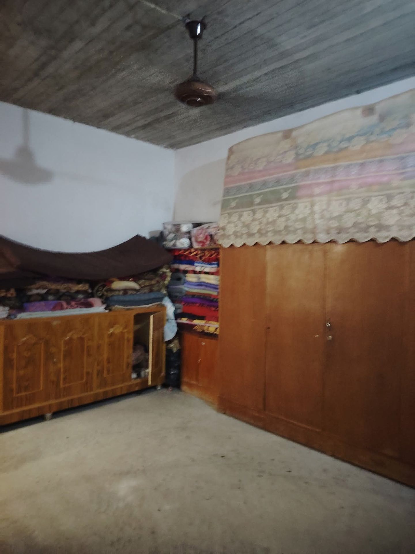 دار للبيع مساحه 100 متر طابقين  ✅موصل حي الانتصار شارع 60خلف جامع الغرباء سند طابوالزهور شرط التحويليتكون من 3 غرف نوم 💤 وهولين واستقبال ومطبخ ومشتملات وبيتونه طابق ثالث كبيره تبليط خدمات كامله 👉👉السعر 74 وبي مجال للاستفسار الاتصال الارقام التاليه 0776885548207503424865@الجميع @إشارة - Thumbnail 5