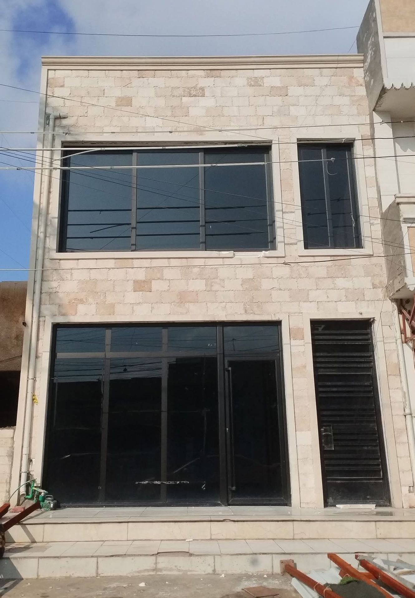 بناية طابقين 